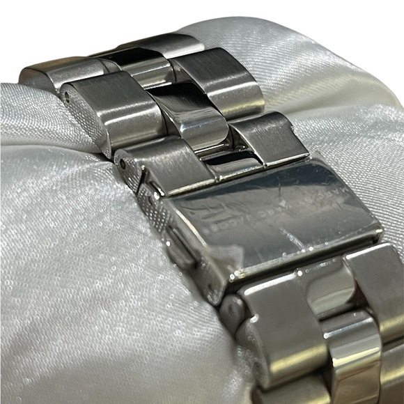 MARC BY MARC JACOBS WOMEN'S STAINLESS STEEL WATCH MBM3100 - Picture 13 of 15